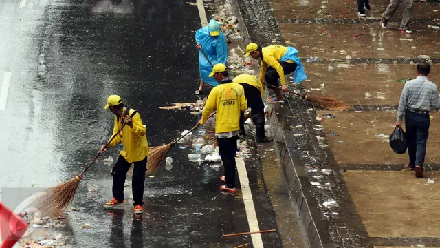 Perayaan Usai Sampah Tertinggal-May Day 2017-Hari Buruh-JAkarta- Helmi Fithriansyah-20170501