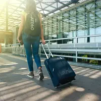 Tips traveling agar tidak boncos (foto: Pexels/Oleksandr P)