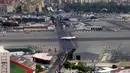 Bandara Gibraltar menjadi salah satu bandara mendebarkan di dunia. Bandara yang berlokasi di wilayah kecil antara Maroko dan Spanyol ini menjadi satu-satunya bandara di dunia yang terpotong jalan raya, tepatnya jalan Winston Churchill Avenue. (Istimewa)
