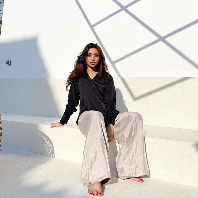 6 Potret Terbaru Selebgram Vicky Alaydrus Tampil Tanpa Hijab, Curi Perhatian