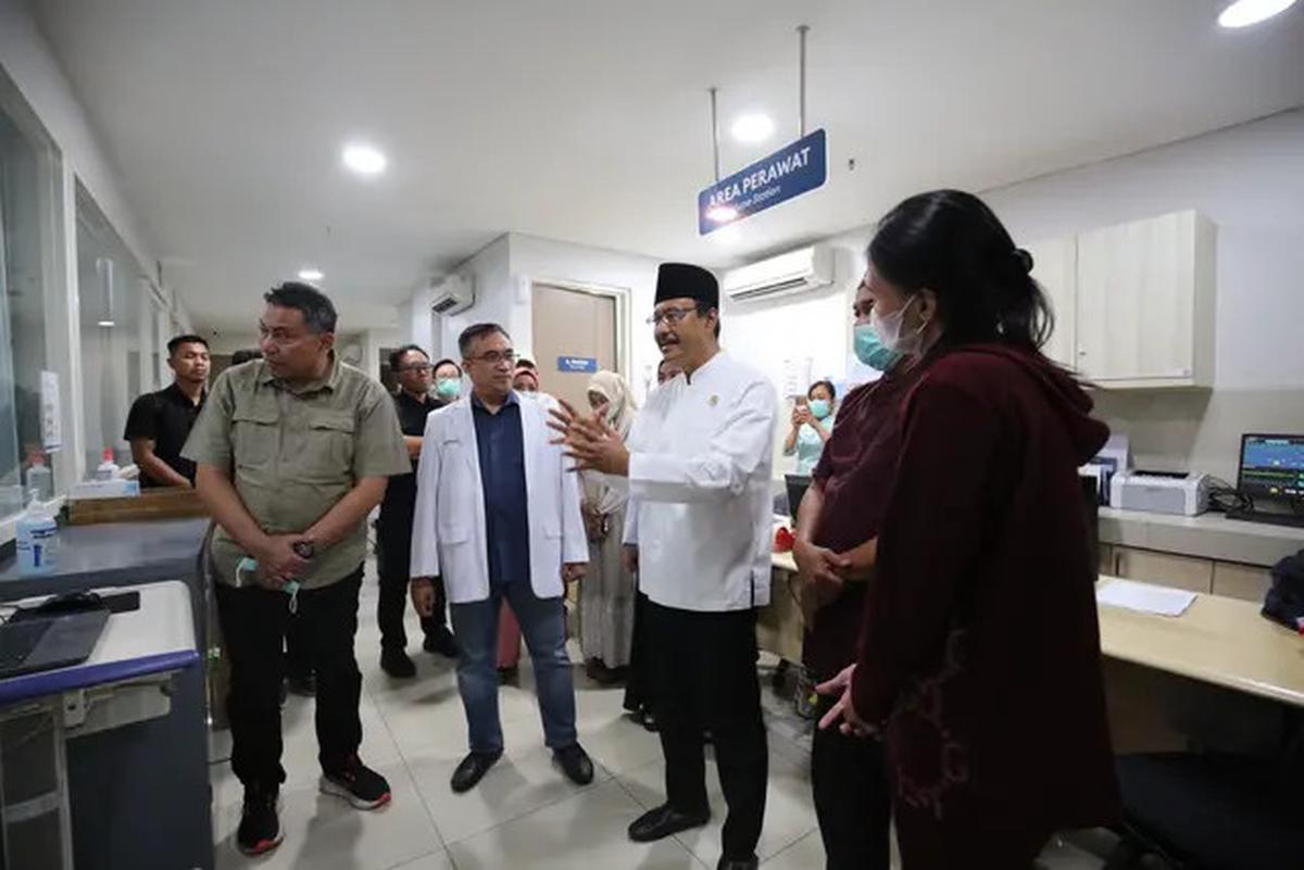 Kunjungan Mensos Gus Ipul di RS Makassar, Pastikan Pemulihan Korban Unjuk Rasa dan Serahkan Bantuan Kemanusiaan
