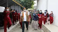 Ketua Satgas Penanganan Covid-19 Letjen TNI Ganip Warsito meninjau fasilitas isolasi terpusat (isoter) bagi pasien Covid-19 di Gedung BPSDM, Riau.(Foto: Humas BNPB).