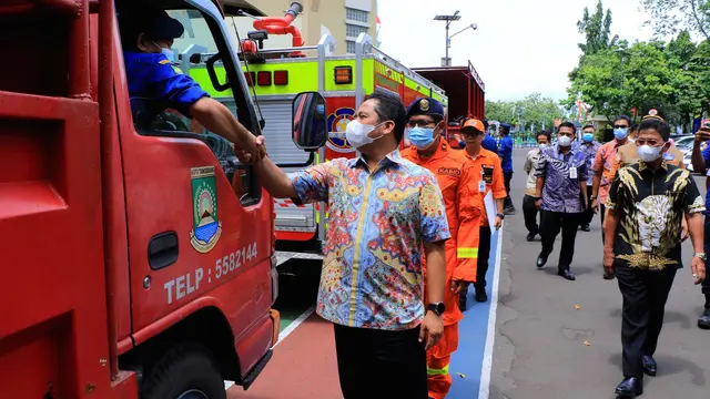 Pemerintah Kota Tangerang kirimkan personil Badan Penanggulangan Bencana Daerah (BPBD) dan bantuan sejumlah uang dari para pegawai Pemerintah Kota Tangerang untuk membantu korban bencana alam gempa bumi di wilayah Cianjur, Jawa Barat.