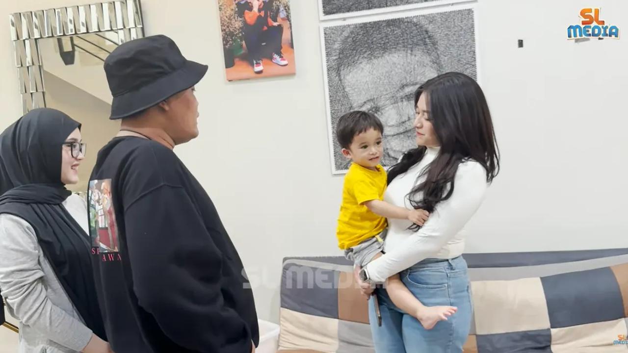 Nathalie Holscher juga menyampaikan doa buat Adzam.<br>