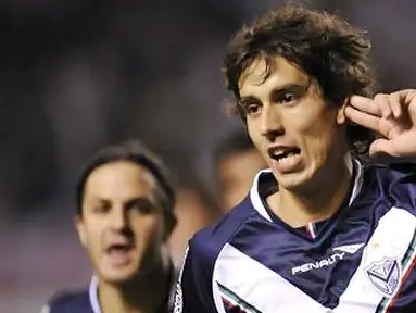 Gelandang Velez Sarsfield Ricardo Alvarez seusai menjebol gawang Liga de Quito dalam laga lanjutan Copa Libertadores di Quito, 5 Mei 2011. AFP PHOTO/RODRIGO BUENDIA