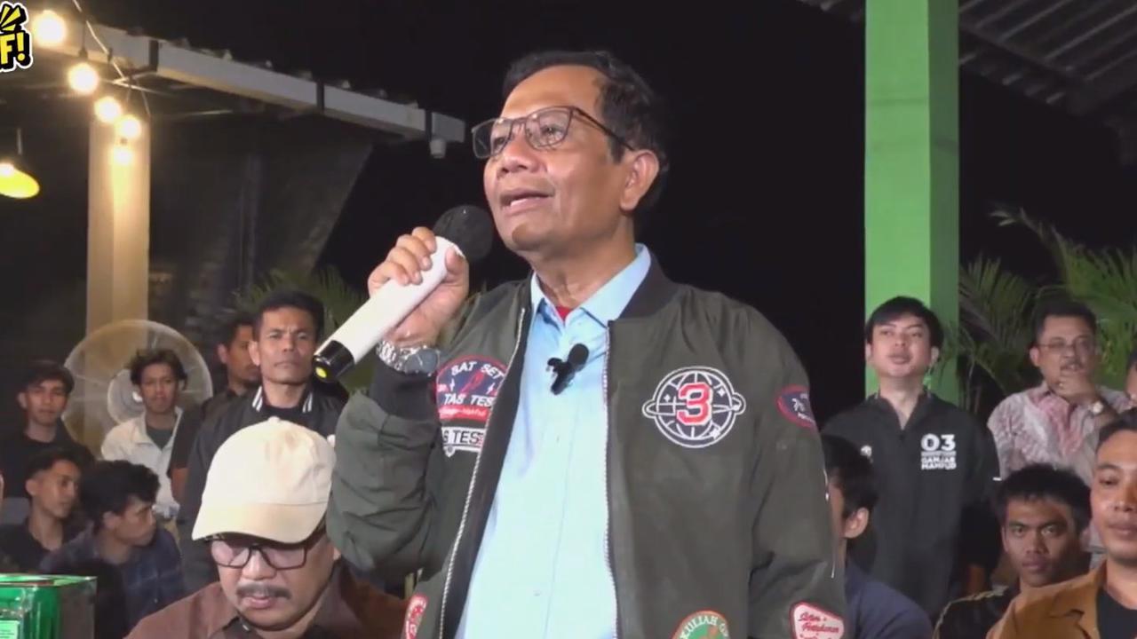Mahfud menyatakan alasan tidak begitu saja mundur karena persoalan etika.