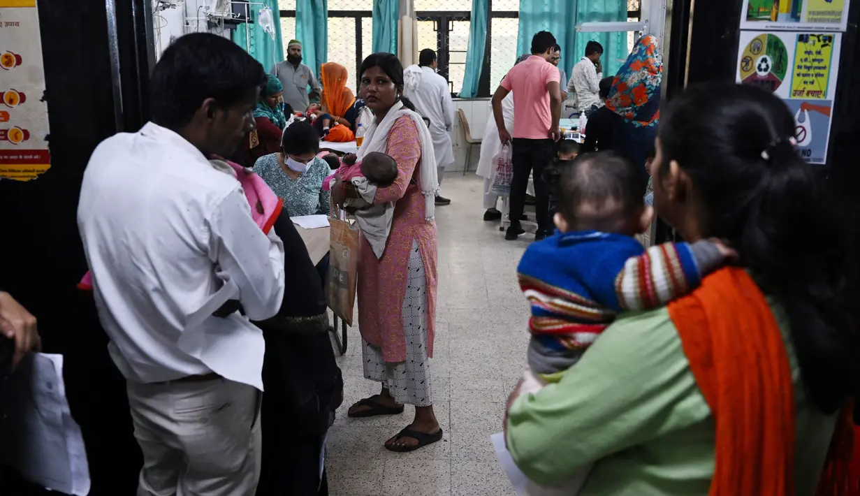 Sebuah penelitian yang diterbitkan dalam jurnal Lung India pada tahun 2021 menemukan hampir satu dari setiap tiga anak sekolah di Delhi menderita asma dan gangguan aliran udara. (Arun SANKAR / AFP)