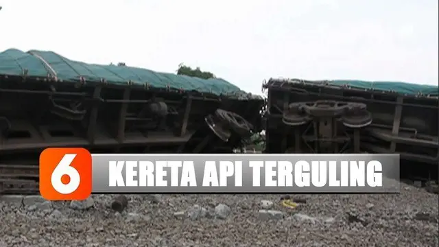 Kamis siang, kereta api bermuatan semen terguling di jalur dua Stasiun Doplang, Kecamatan Jati, Blora.