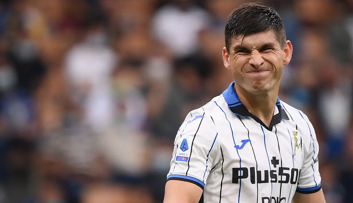 Atalanta berusaha membalas usai kebobolan. Salah satunya melalui Ruslan Malinovskiy pada menit ke-8 yang melepaskan tembakan dari luar kotak penalti, namun masih melebar dari gawang Samir Handanovic. (AFP/Marco Bertorello)