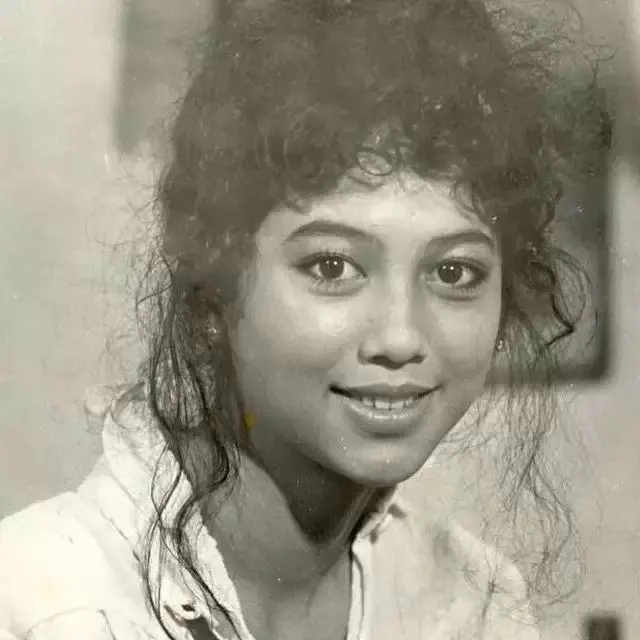 Foto-foto Masa Muda Artis Indonesia Langganan Peran Antagonis, Wajah Ibu Aliando Bikin Pangling