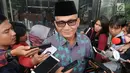 Mantan Ketua Komisi II DPR Agun Gunandjar Sudarsa menjawab pertanyaan seusai pemeriksaan di gedung KPK, Jakarta, Senin (4/6). Agun diperiksa untuk keponakan Setya Novanto, Irvanto Heri Pambudi dan pengusaha Made Oka Masagung. (Merdeka.com/Dwi Narwoko)