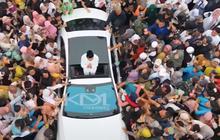 Massa Membludak Hingga Kaca Masjid Darussalam Kota Wisata Pecah, Dedi Mulyadi 'Diserbu' Warga
