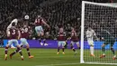 <p>Sedangkan bagi The Hammers, kekalahan tersebut membuatnya turun tingkat dari posisi 13 ke posisi 14 klasemen sementara dengan 34 poin. (AP Photo/Alastair Grant)</p>