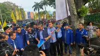Ketua Umum Partai Demokrat Susilo Bambang Yudhoyono (SBY) menyambangi lokasi perusakan atribut Partai Demokrat di Pekanbaru, Riau, Sabtu (15/12/2018). (Ist)