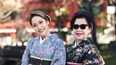BCL dan sang mama memakai kimono tradisional saat jalan-jalan di Asakusa, Jepang