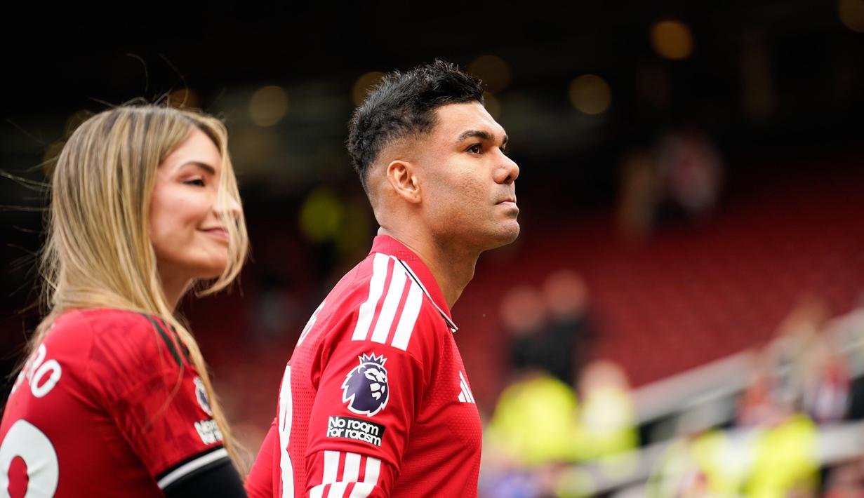 Casemiro mengakhiri perjalanannya di Manchester United setelah bergabung sejak 2022. Ia datang dari Real Madrid dan menjadi sosok penting di lini tengah tim. (AP Photo/Dave Thompson)