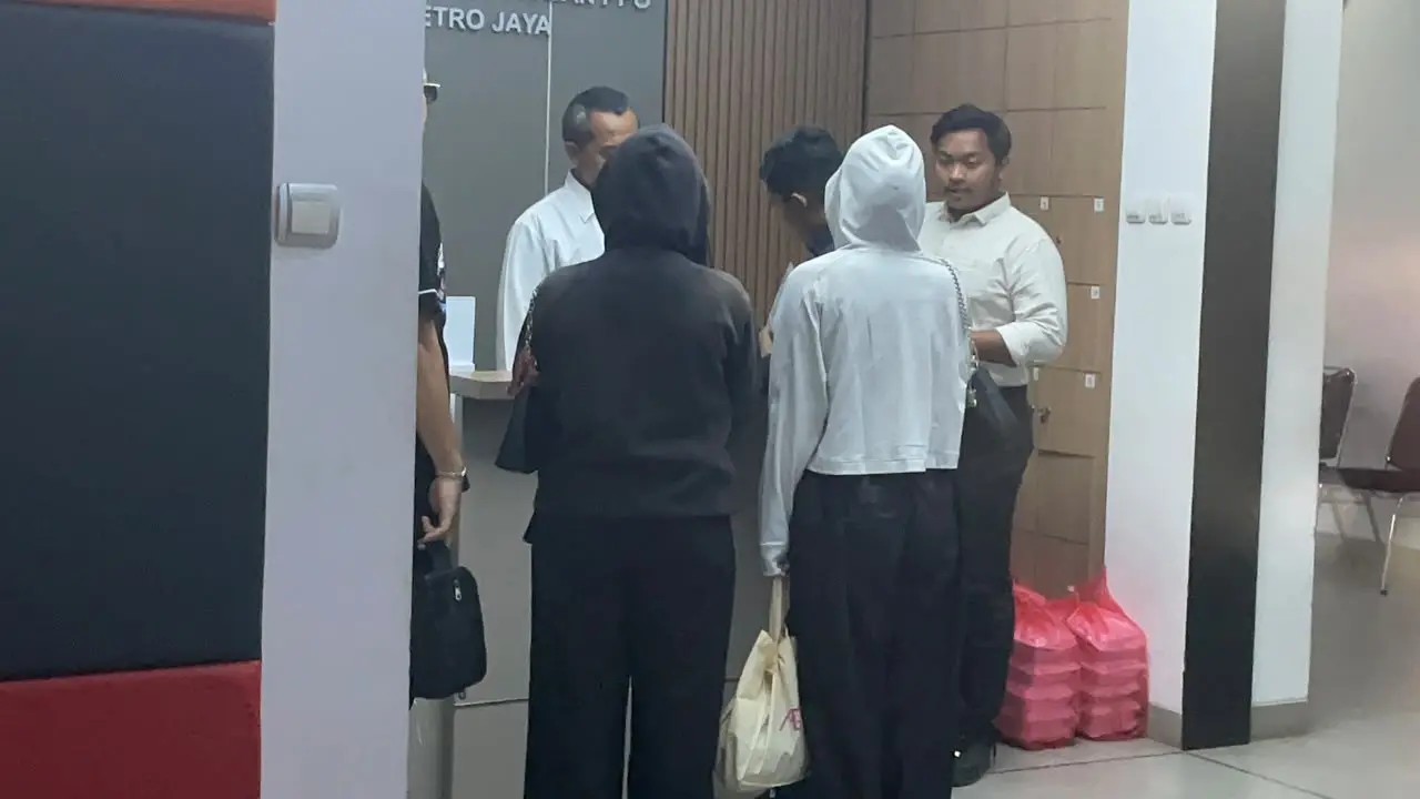 Korban Dugaan Kasus Kekerasan Seksual Betrand Peto Sambangi Polda Metro Jaya untuk Jalani Pemeriksaan