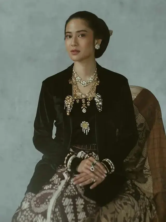 8 Inspirasi Kebaya Kutubaru Elegan bak Ningrat dari Selvi Ananda hingga Dian Sastrowardoyo
