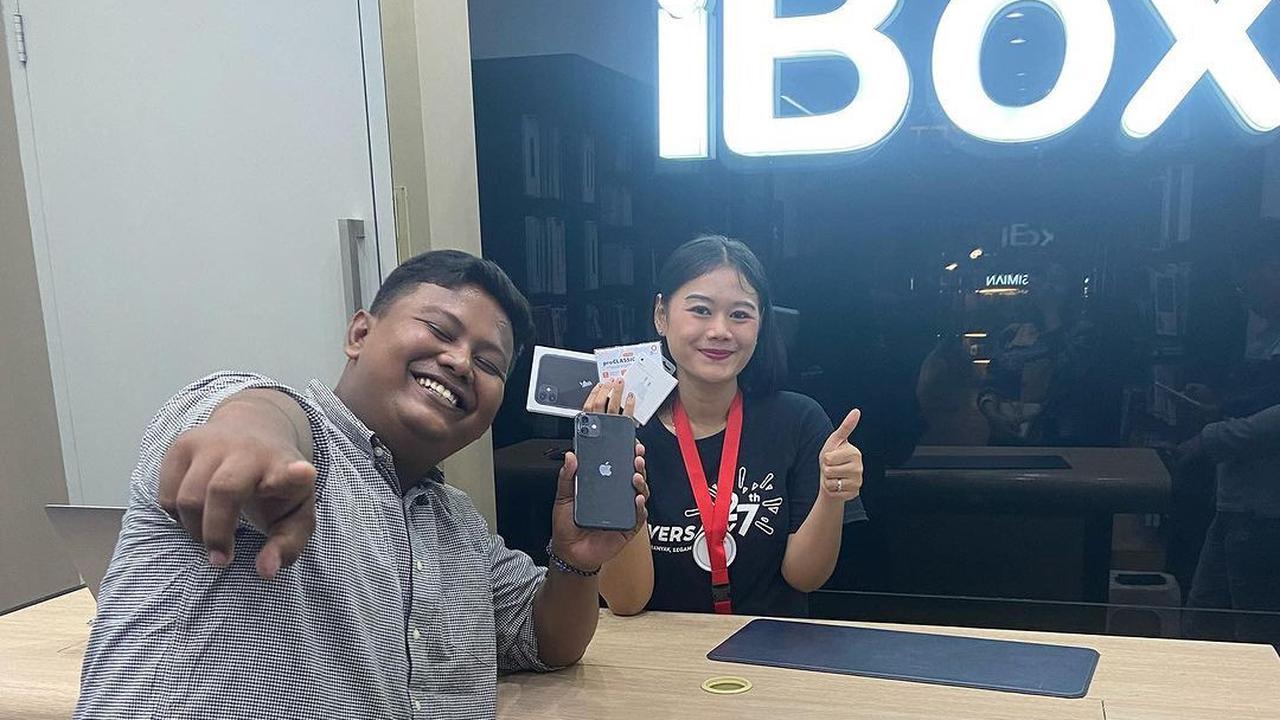 Monetasi dari siaran langsung pun akhirnya mencukupi untuk Yoga membeli iPhone.