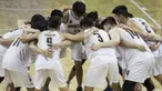 Para pemain Banten merayakan kemenangan atas Jawa Tengah pada laga final Pomnas XVI 2019 di GOR Soemantri Brodjonegoro, Jakarta, Selasa (24/9). Banten menang 90-68 atas Jateng. (Bola.com/Vitalis Yogi Trisna)