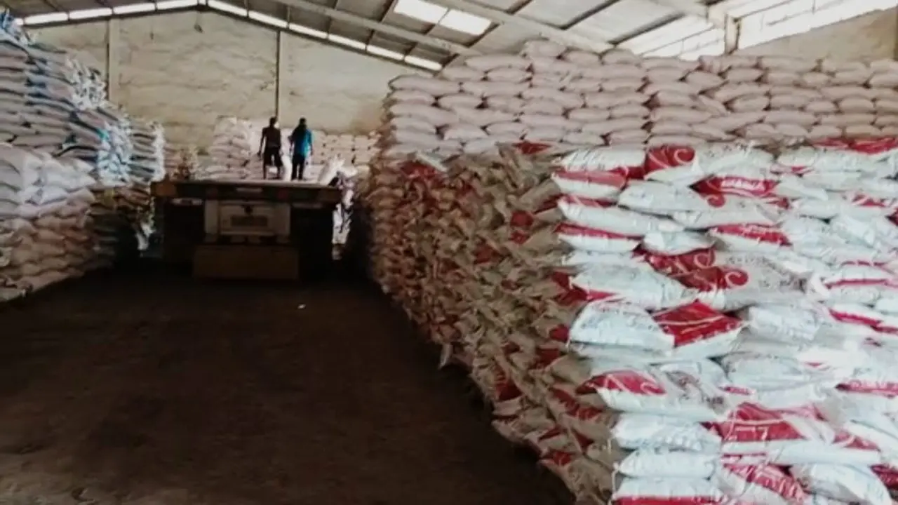 Stok pupuk bersubsidi di Tuban dipastikan aman. (Adirin/Liputan6.com)