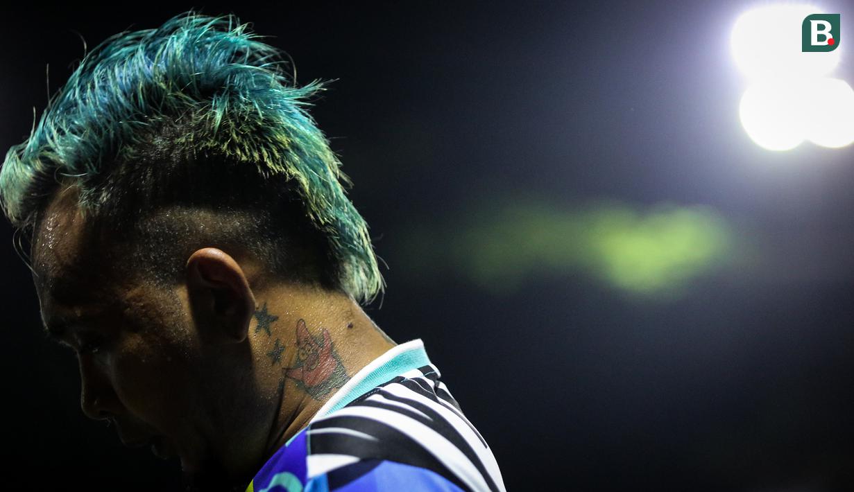 Pemain Timnas Sepak Bola Amputasi Indonesia, Khusnul Yakin saat laga uji coba untuk persiapan Piala Dunia Amputasi 2022 melawan Persaj Jakarta di Serenia Hills Mini Soccer, Jakarta Selatan, Senin (08/08/2022). Garuda INAF menang dengan skor 13-0. (Bola.com/Bagaskara Lazuardi)