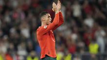 Cristiano Ronaldo dari Portugal bertepuk tangan saat diganti di laga semifinal UEFA Nations League kontra Jerman di&nbsp;Allianz Arena, Munich, Jerman, Rabu, 4 Juni 2025. (AP Photo/Martin Meissner)