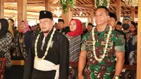 La Nyalla dan Panglima TNI Jenderal Andika saat acara 1 abad PSHT di Madiun. (Istimewa)