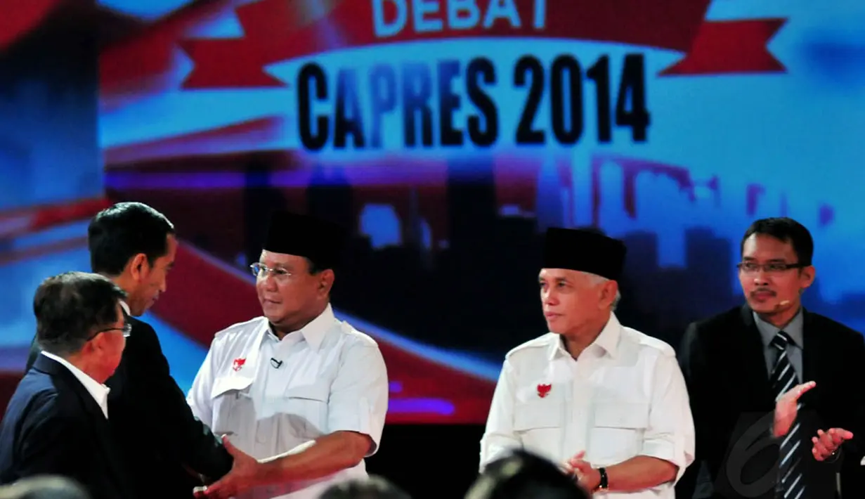 Capres Prabowo Subianto dan Joko widodo mengikuti debat calon presiden. di Hotel Grand Melia, Minggu (15/6/14) (Liputan6.com/Johan Tallo)