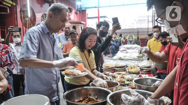 Kesederhanaan Jusuf Hamka Buka Puasa Bersama di Wihara Dharma Bhakti
