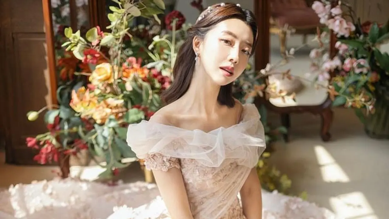 Gaya Pemotretan Prewedding YouTuber Sunny Dahye Berbalut Gaun Pengantin, Menawan bak Princess