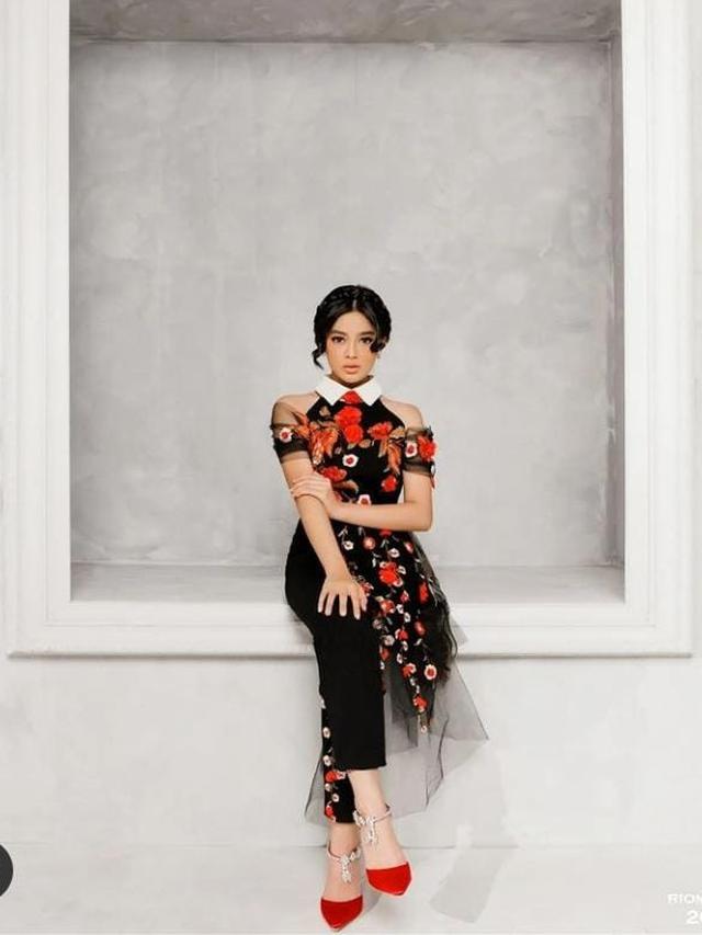 Para cast Dari Jendela SMP kompak gunakan outfit hitam