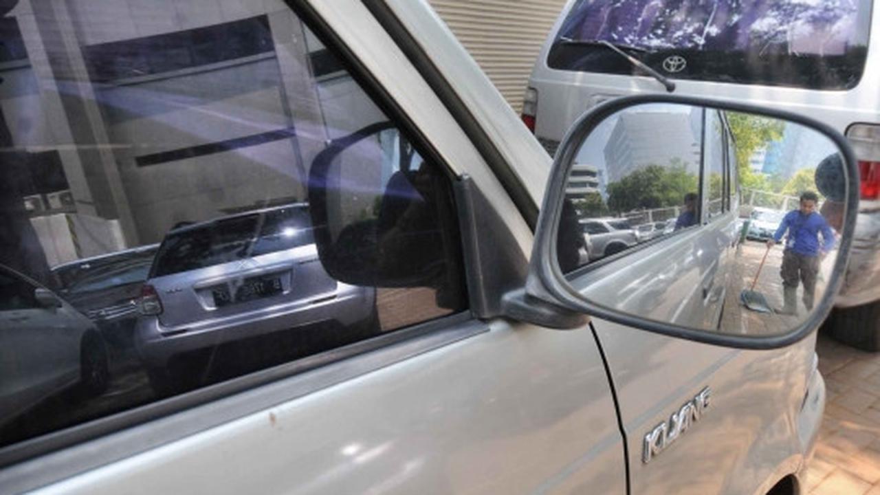 Habis masa pakai, puluhan mobil & sepeda motor dinas dilelang KPK