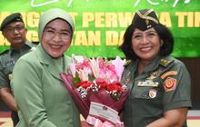 Sikap Sempurna, Kadet Mahasiswa Unhan Ucap Selamat Ultah ke Satu-satunya Wanita Bintang Dua di TNI AD
