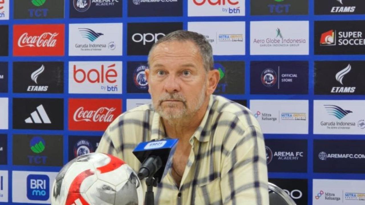 Dejan Antonic Ungkap Kunci Kemenangan Arema FC: Agresivitas Bek Jadi Momok Semen Padang