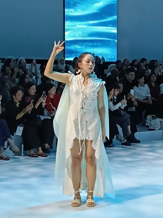 Potret Dita Karang Jadi Muse Sejauh Mata Memandang di JFW 2026, Membius Penonton dengan Tarian