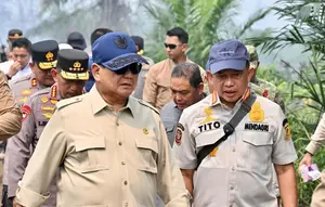 Mendagri Tito Dampingi Presiden Prabowo Tinjau Lahan Terbakar di Kalbar