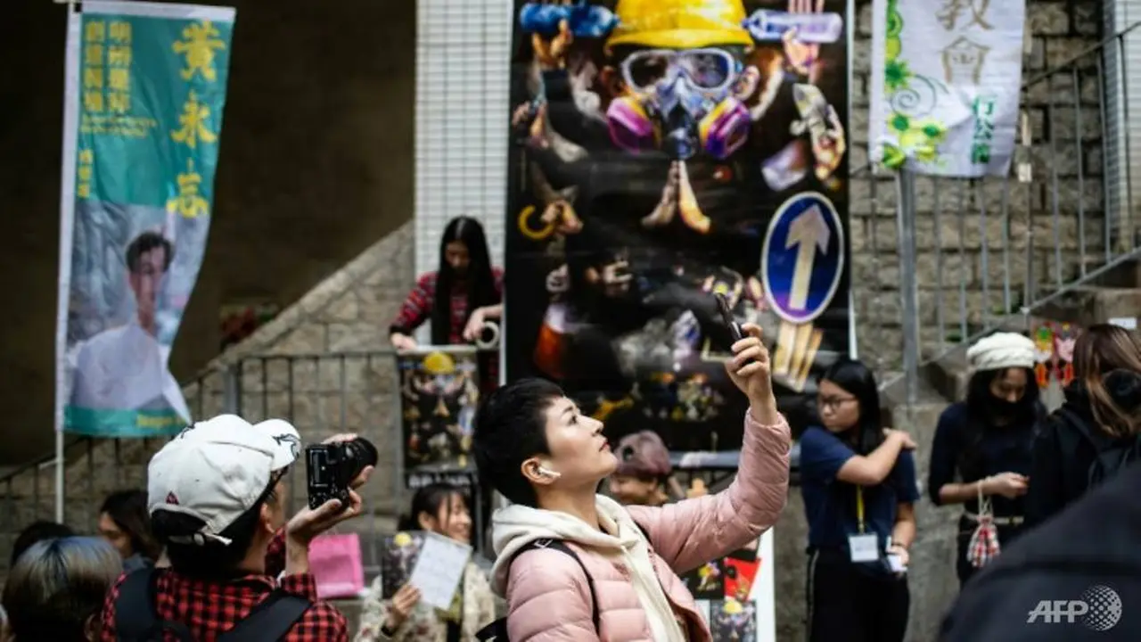Dekorasi Tahun Baru China di Hong Kong Diwarnai Unsur Protes.