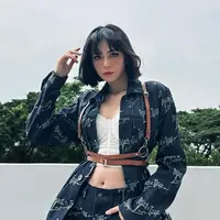 Tamara Dai, seorang fashion influencer dan model asal Jakarta, memiliki gaya yang edgy dan kreatif, dengan gaya grunge sebagai salah satu ciri khasnya.  [@tamaradai].