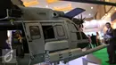 Sebuah miniatur Helikopter saat pameran Indo Defence 2016 Expo & Forum di JIExpo Kemayoran, Jakarta, Rabu (2/11). Sebanyak 45 negara mempromosikan peralatan sektor pertahanan dan keamanan internasional. (Liputan6.com/Faizal Fanani)