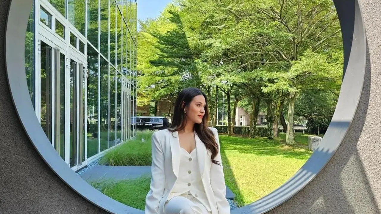 Ide Outfit Ngantor Ala Raisa