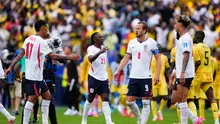 Pemain Inggris, Harry Kane (9), dan Morgan Rogers (17), beraksi setelah hasil imbang melawan Ghana di Piala Dunia 2026 di Foxborough, Massachusetts, dekat Boston, Rabu (24/6/2026). (AP Photo/Petr David Josek)