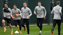 Para pemain Liverpool tampak serius saat latihan jelang laga Liga Champions di Melwood, Liverpool, Senin (23/4/2018). Liverpool akan berhadapan dengan AS Roma. (AFP/Paul Ellis)