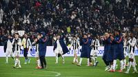 Para pemain Juventus merayakan kemenangan setelah memenangkan pertandingan Seri A Italia antara Juventus dan AC Milan di Stadion Allianz di Turin, Minggu dini hari WIB (19-1-2025). (Isabella BONOTTO/AFP)