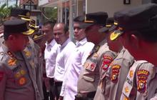 Lihat Seragam Anak Buah Lusuh, Reaksi Irjen Polisi Bikin Para Anggota Terkejut