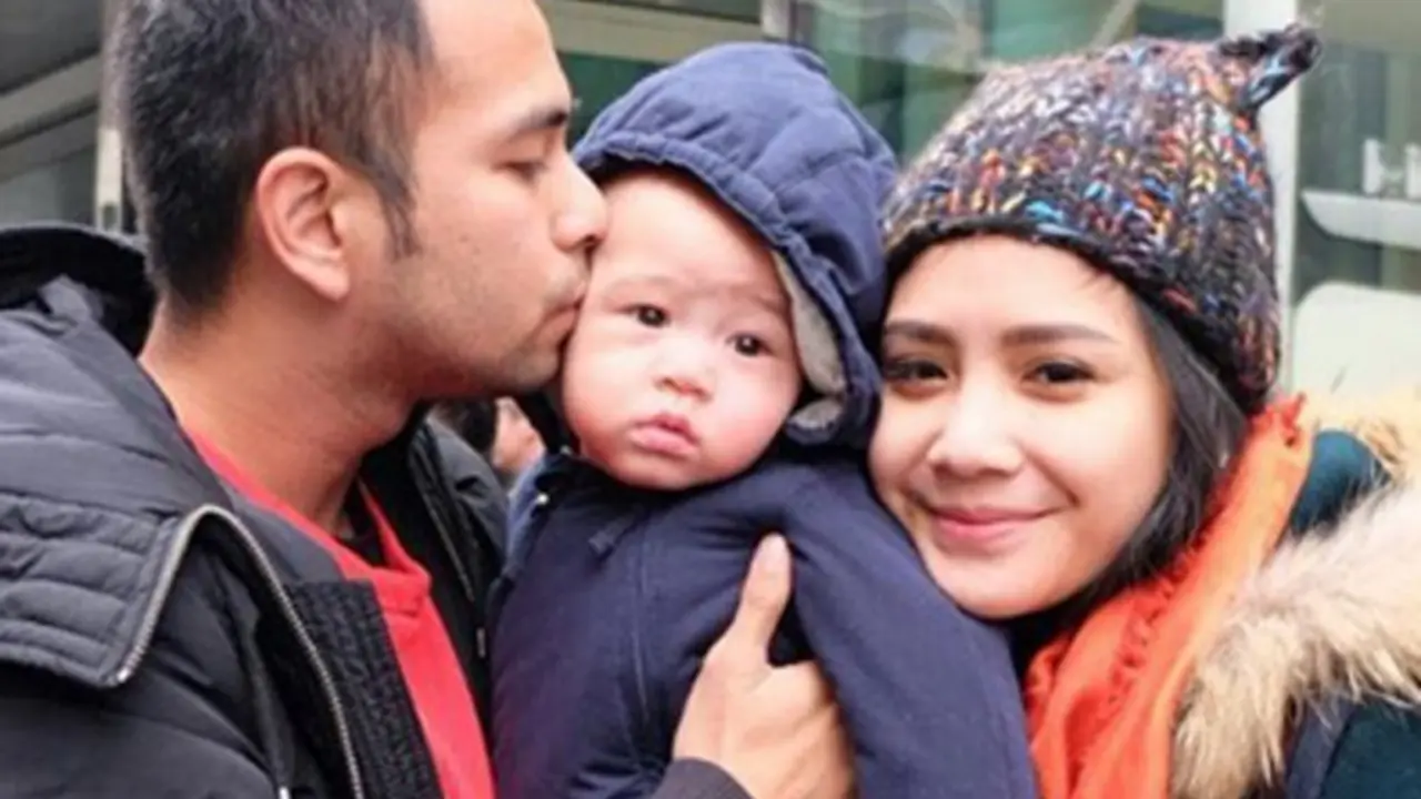 [Bintang] Raffi Ahmad, Nagita Slavina, dan Rafathar