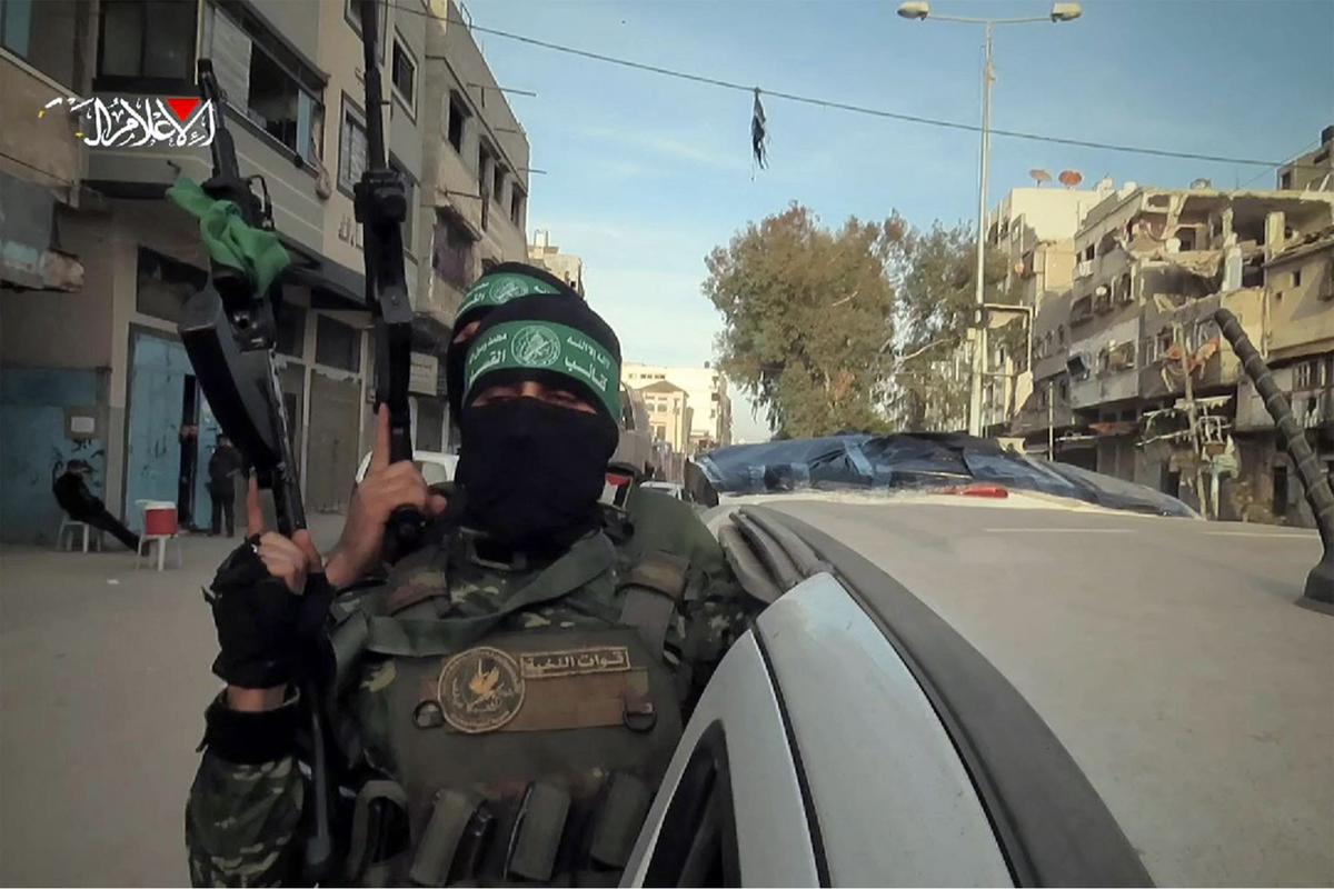 Momen Perpisahan Sandera Israel dengan Pasukan Brigade Al-Qassam Hamas
