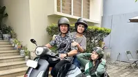 AHY naik Vespa bareng keluarga (Instagram/@annisayudhoyono)