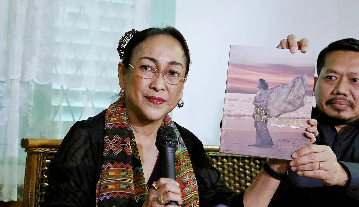 "Khususnya di kalangan umat Islam, dengan ini dari lubuk hati yang paling dalam, saya mohon maaf lahir bathin. Kepada umat Islam Indonesia khususnya bagi yang merasa tersinggung dan berkeberatan dengan Puisi Ibu Indonesia," kata Sukmawati.