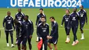 Namun, 24 tahun telah berlalu sejak terakhir kali mereka mengangkat trofi ini berkat gol emas David Trezeguet ke gawang Italia pada edisi 2000. (FRANCK FIFE / AFP)
